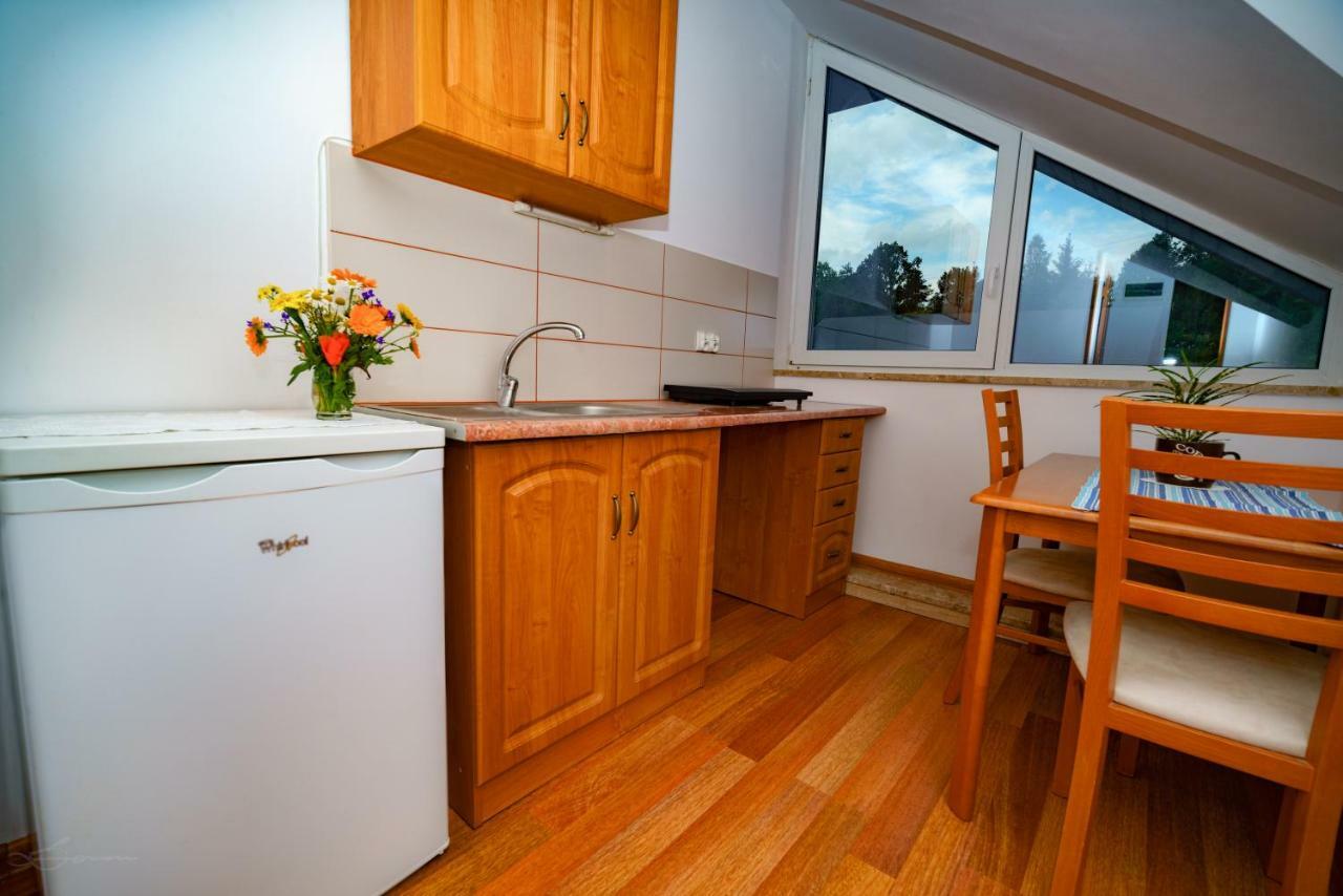 Isaan Ostrzyce Guest House ภายนอก รูปภาพ
