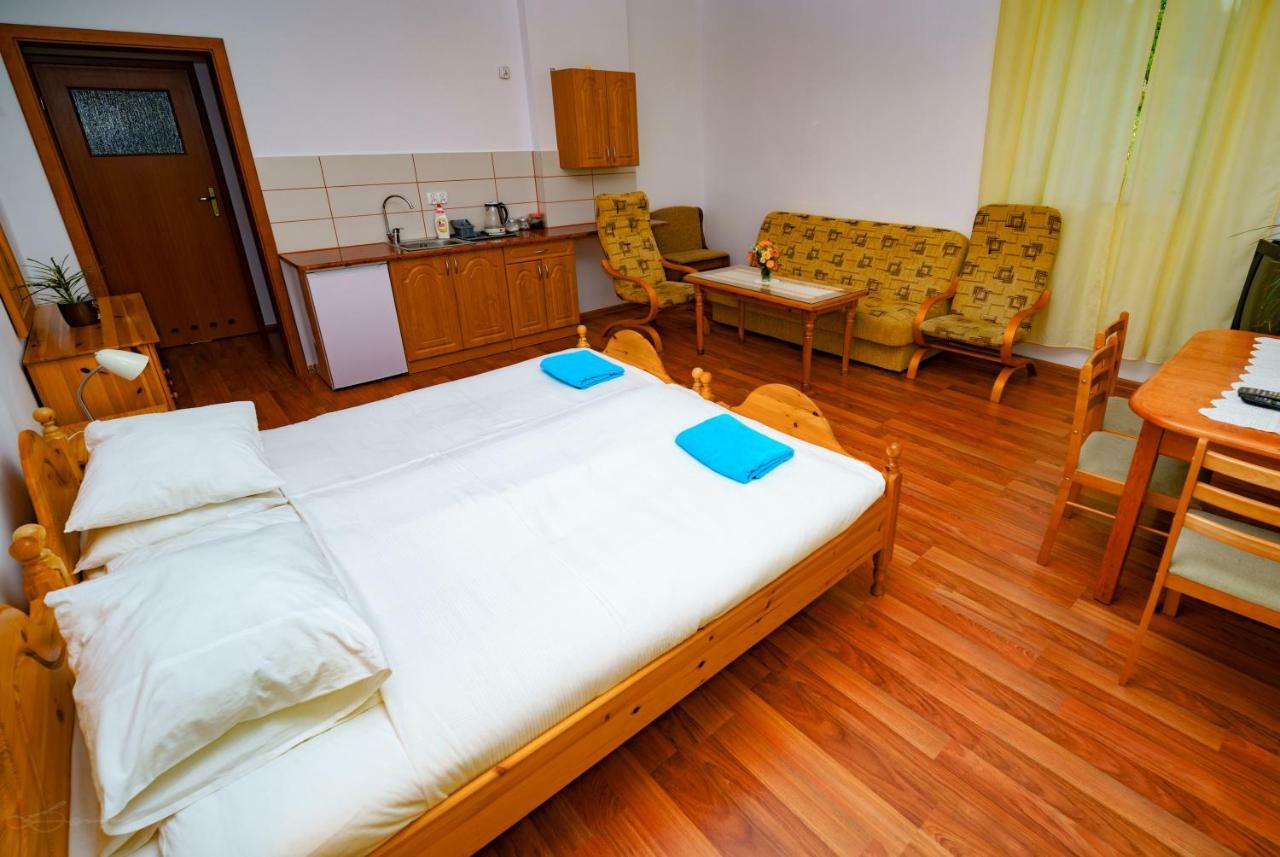 Isaan Ostrzyce Guest House ภายนอก รูปภาพ