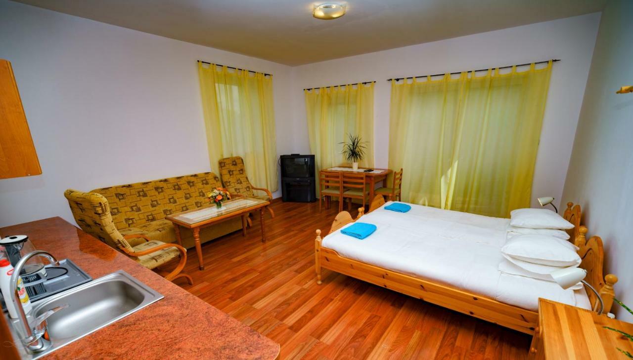 Isaan Ostrzyce Guest House ภายนอก รูปภาพ