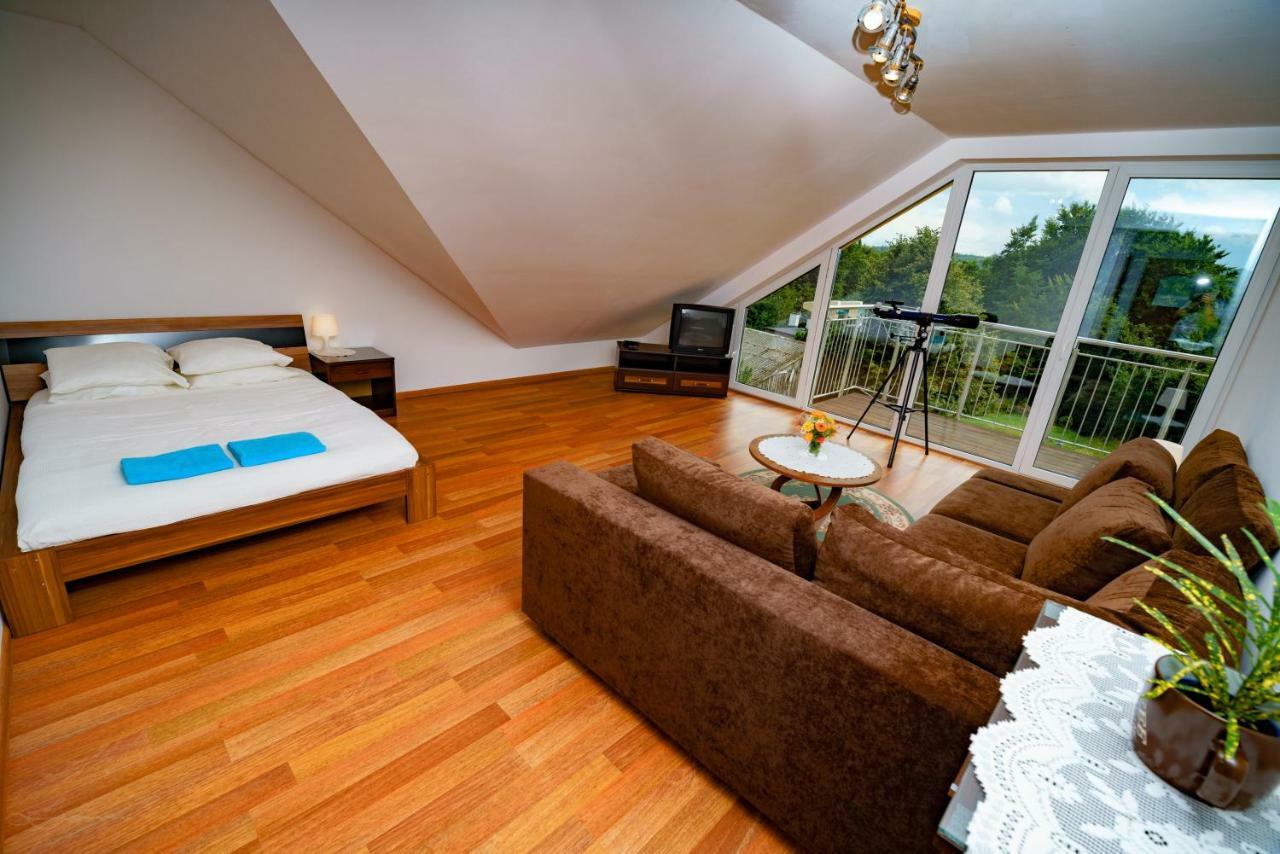 Isaan Ostrzyce Guest House ภายนอก รูปภาพ